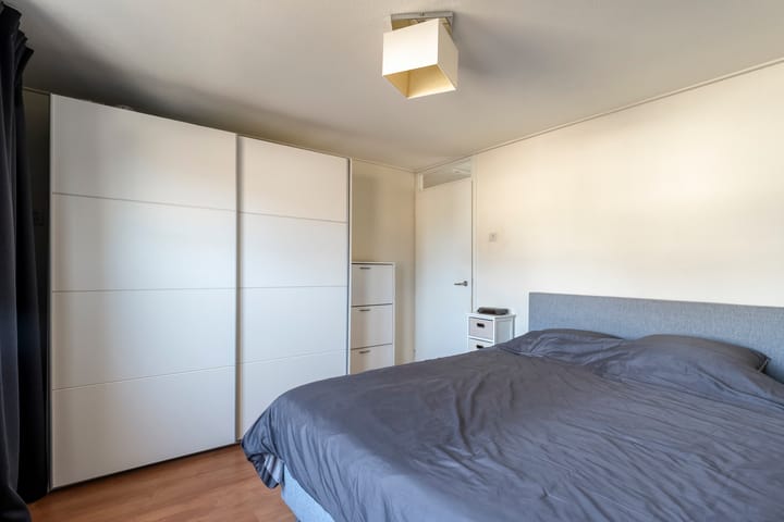 Twee-onder-één-kap te koop: De Plevier 37, Hoogeveen