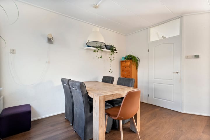 Twee-onder-één-kap te koop: De Plevier 37, Hoogeveen