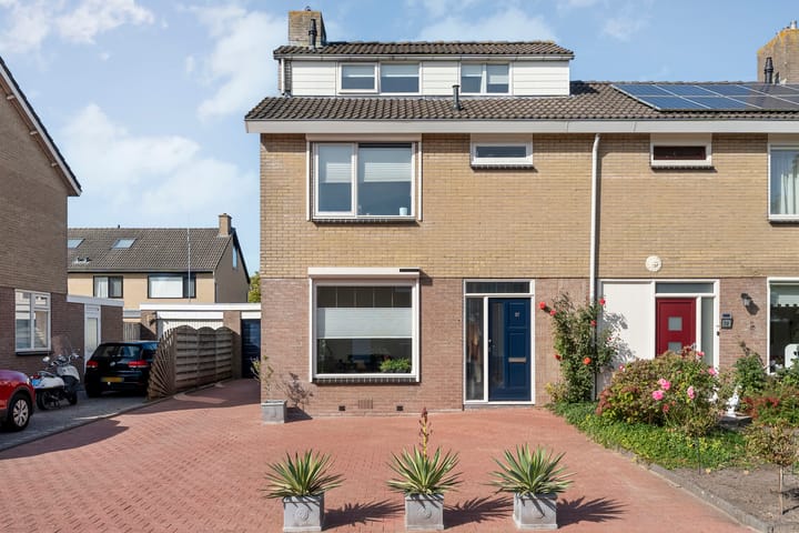 Twee-onder-één-kap te koop: De Plevier 37, Hoogeveen