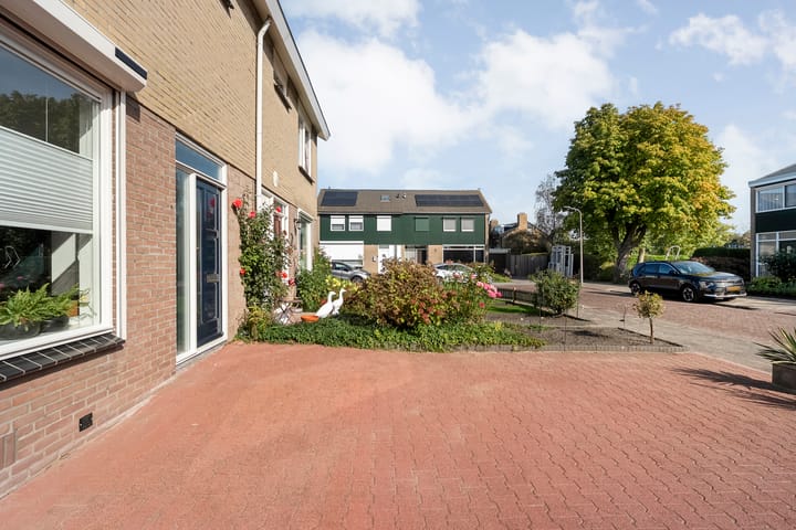 Twee-onder-één-kap te koop: De Plevier 37, Hoogeveen