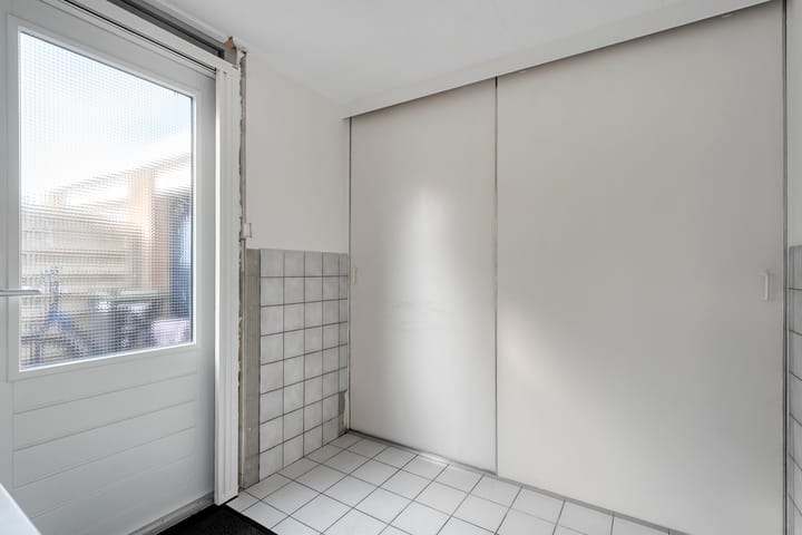 Twee-onder-één-kap te koop: De Plevier 37, Hoogeveen