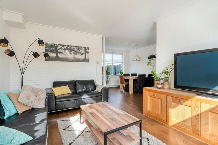 Twee-onder-één-kap te koop: De Plevier 37, Hoogeveen