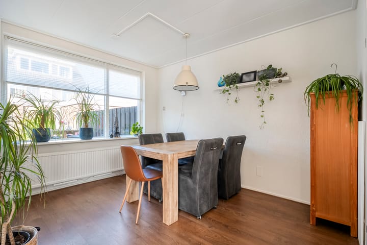 Twee-onder-één-kap te koop: De Plevier 37, Hoogeveen