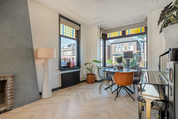 Twee-onder-één-kap te koop: Rozenstraat 19, Almelo