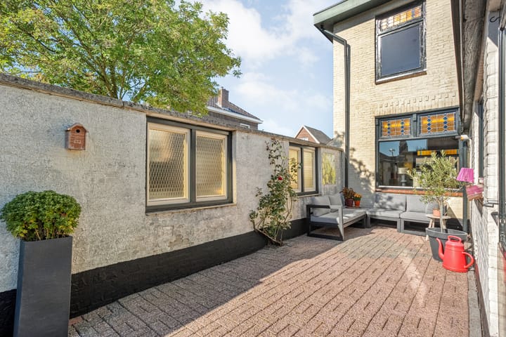 Twee-onder-één-kap te koop: Rozenstraat 19, Almelo