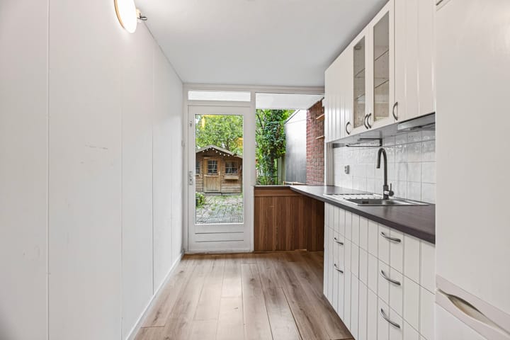 Tussenwoning te koop: De Houtmanstraat 131, Arnhem