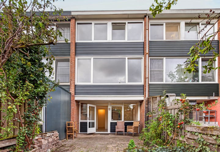 Tussenwoning te koop: De Houtmanstraat 131, Arnhem