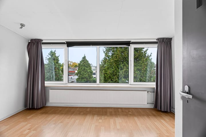 Tussenwoning te koop: De Houtmanstraat 131, Arnhem