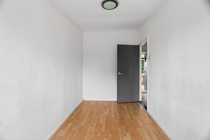 Tussenwoning te koop: De Houtmanstraat 131, Arnhem