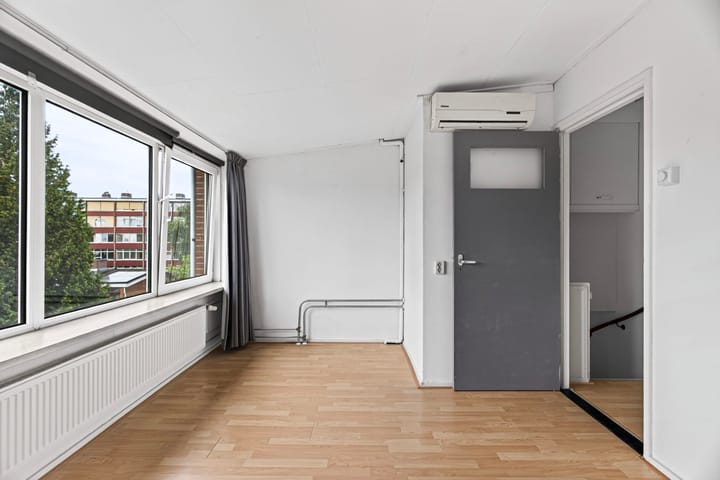 Tussenwoning te koop: De Houtmanstraat 131, Arnhem