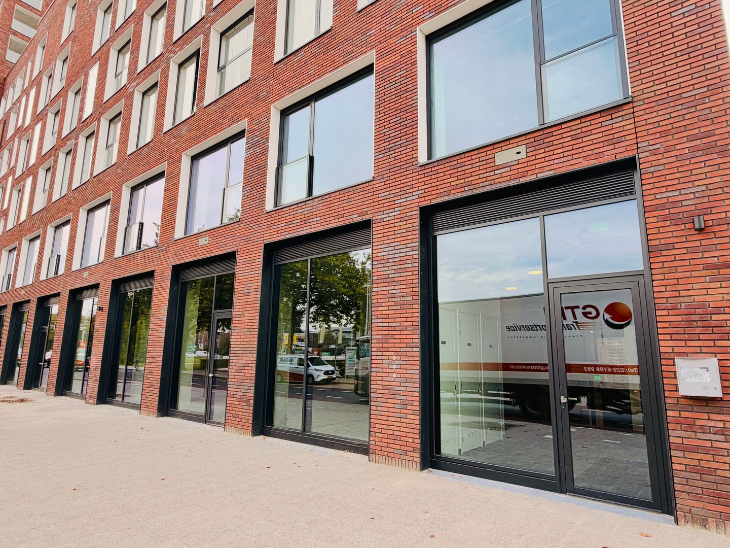 Bekijk foto 2 van Rooseveltstraat 65
