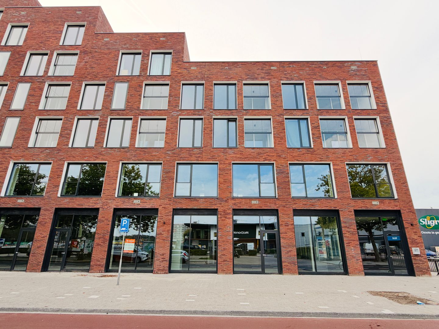 Bekijk foto 1 van Rooseveltstraat 65