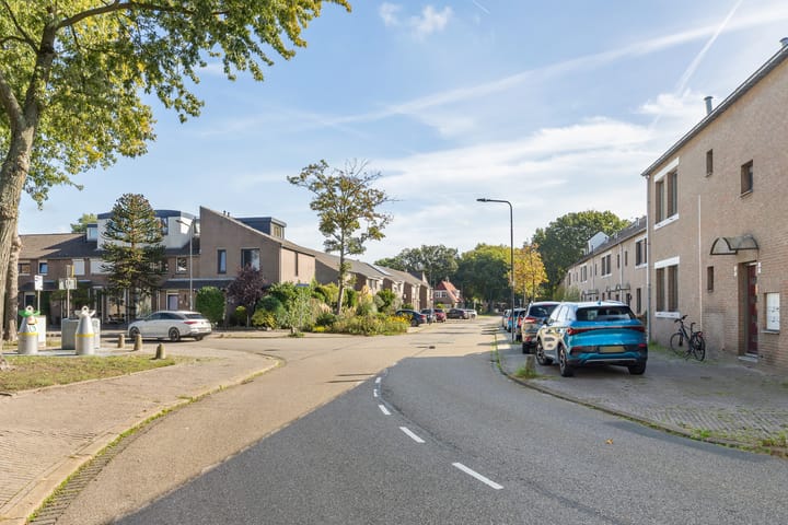 Tussenwoning te koop: Noortberghmoeren 77, Breda