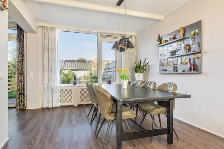 Tussenwoning te koop: Noortberghmoeren 77, Breda