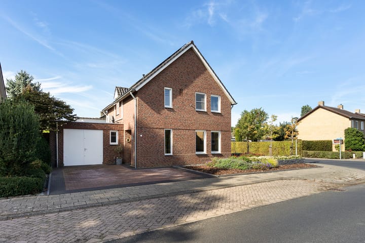 Vrijstaande woning te koop: Pater Dr. Neijensstraat 11, Heel