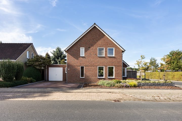 Vrijstaande woning te koop: Pater Dr. Neijensstraat 11, Heel