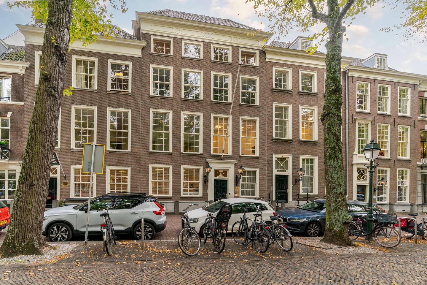 View photo 1 of Lange Voorhout 86
