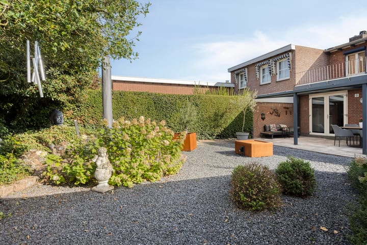 Twee-onder-één-kap te koop: Henri Tijssenstraat 47, Roermond