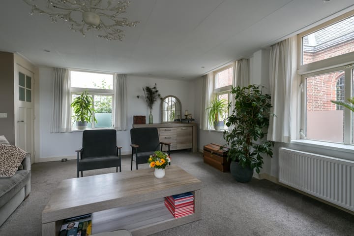 Twee-onder-één-kap te koop: Kerkplein 11, Kockengen