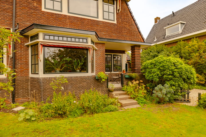 Twee-onder-één-kap te koop: Jan Steenlaan 1, Heemstede