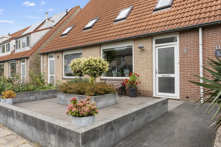 Tussenwoning te koop: Wielewaal 151, Ermelo