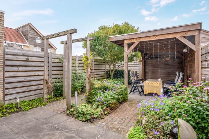 Tussenwoning te koop: De wiezeboom 24, Steenwijk