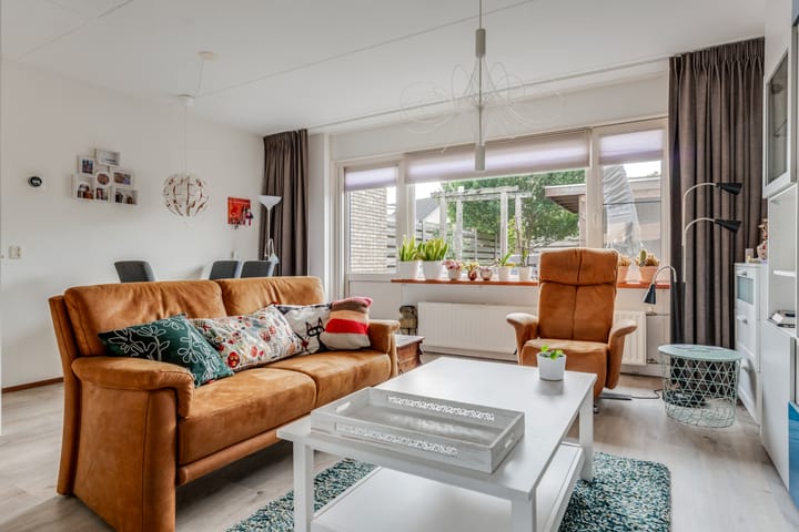 Tussenwoning te koop: De wiezeboom 24, Steenwijk