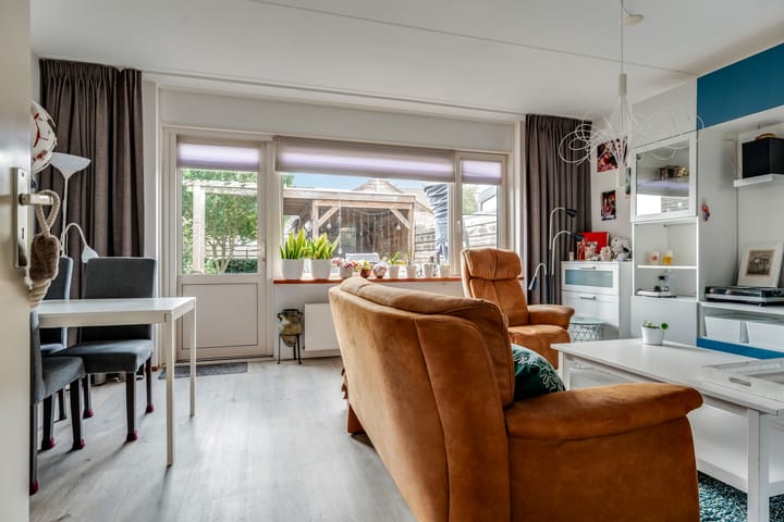 Tussenwoning te koop: De wiezeboom 24, Steenwijk