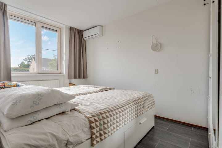 Tussenwoning te koop: De wiezeboom 24, Steenwijk