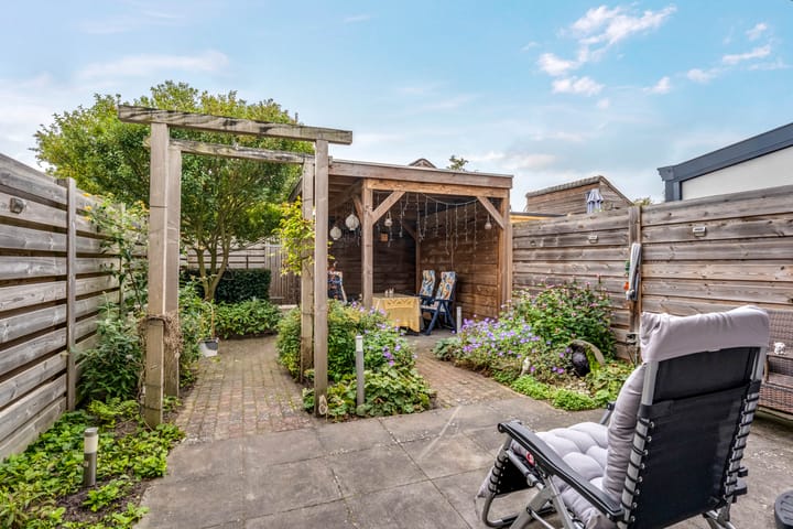 Tussenwoning te koop: De wiezeboom 24, Steenwijk