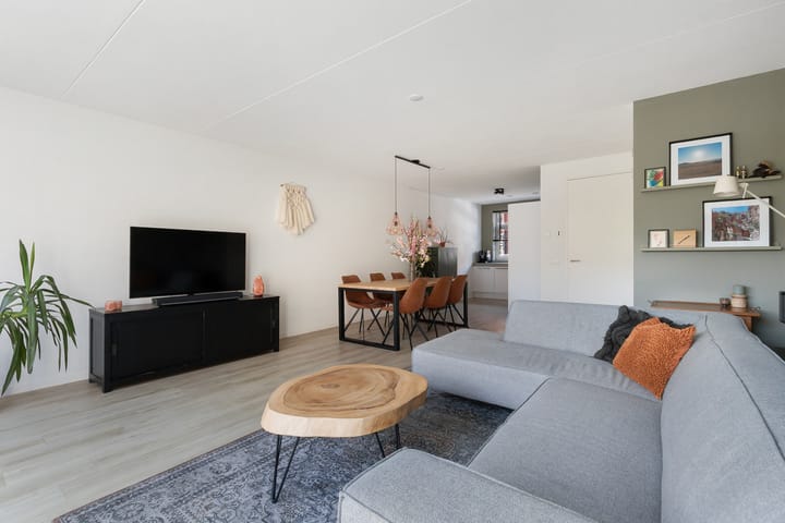 Tussenwoning te koop: Wijnie Jabaaijlaan 18, Dordrecht