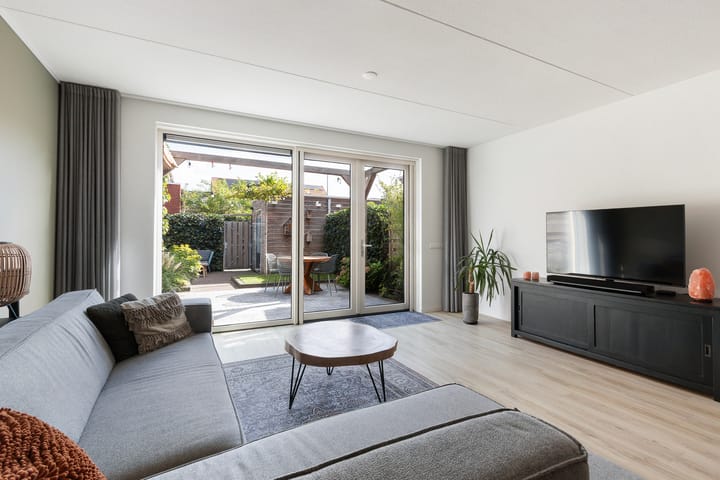 Tussenwoning te koop: Wijnie Jabaaijlaan 18, Dordrecht