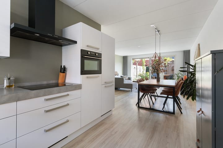 Tussenwoning te koop: Wijnie Jabaaijlaan 18, Dordrecht