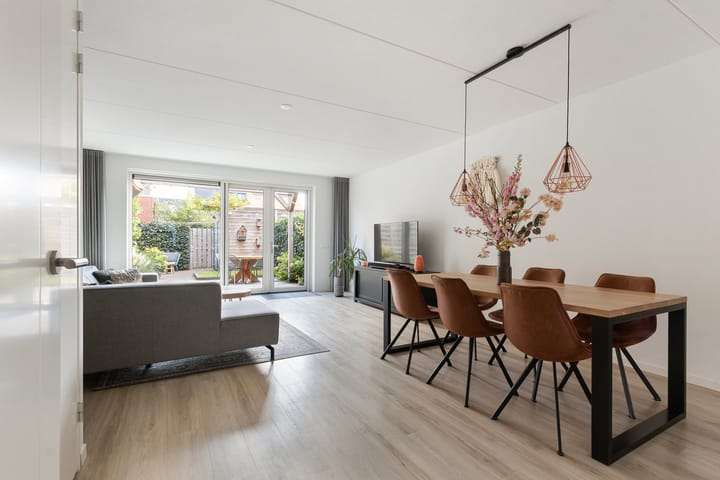 Tussenwoning te koop: Wijnie Jabaaijlaan 18, Dordrecht