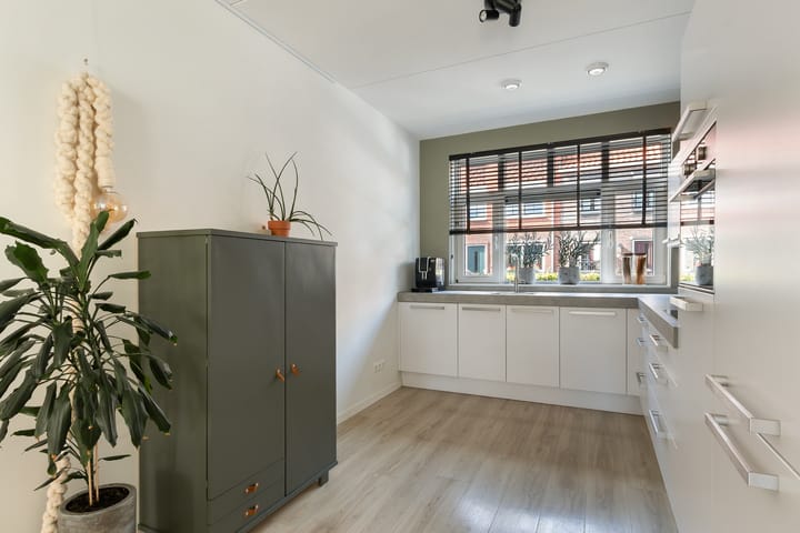 Tussenwoning te koop: Wijnie Jabaaijlaan 18, Dordrecht