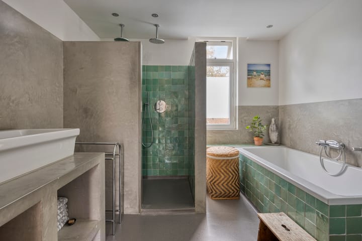 Tussenwoning te koop: Cobetstraat 12, Leiden