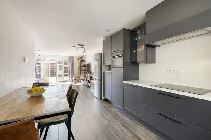 Tussenwoning te koop: Piranesistraat 16, Almere