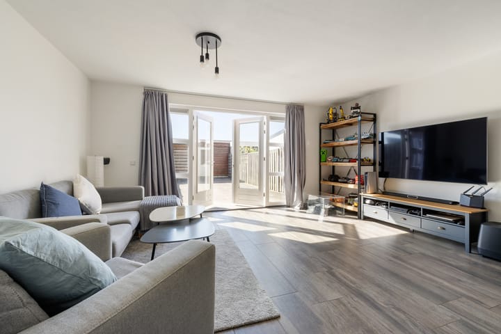 Tussenwoning te koop: Piranesistraat 16, Almere