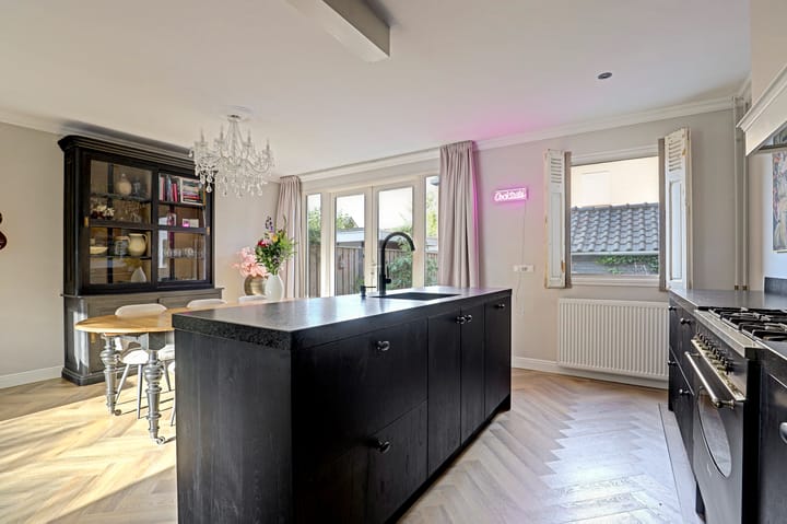 Photo 3 of Jan van der Heydenstraat 4