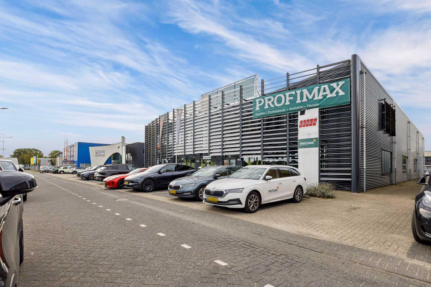 Bekijk foto 3 van De Grote Elst 54