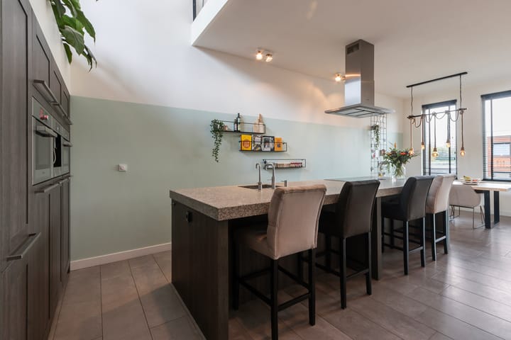 Tussenwoning te koop: Werf van Schouten 100, Dordrecht