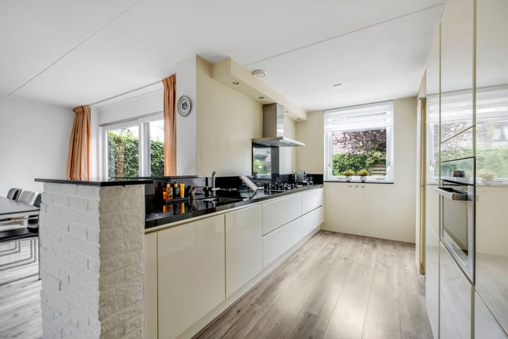 Tussenwoning te koop: Marshalllaan 11, Hellevoetsluis
