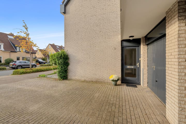 Tussenwoning te koop: Marshalllaan 11, Hellevoetsluis