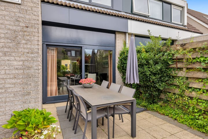 Tussenwoning te koop: Marshalllaan 11, Hellevoetsluis