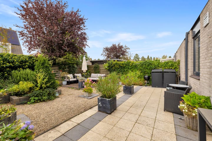 Tussenwoning te koop: Marshalllaan 11, Hellevoetsluis