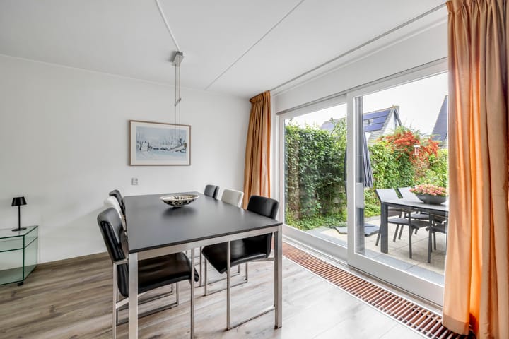 Tussenwoning te koop: Marshalllaan 11, Hellevoetsluis