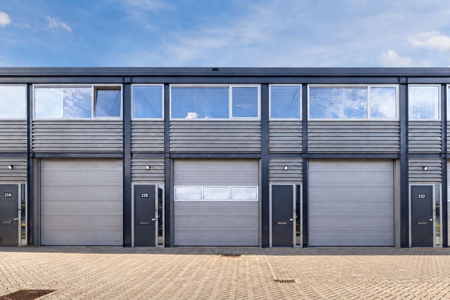 Bekijk foto 1 van Nijverheidsweg 25-B