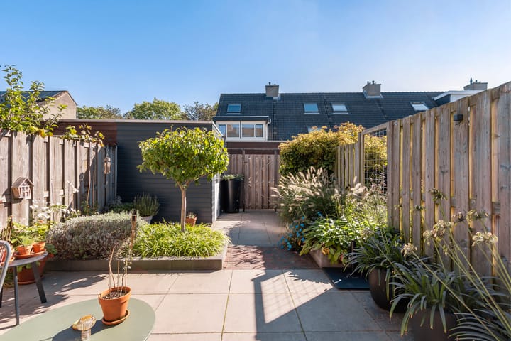 Tussenwoning te koop: Johanna Naber-erf 577, Dordrecht