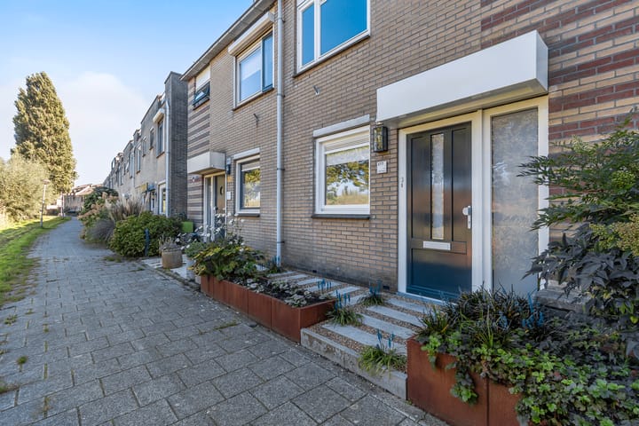 Tussenwoning te koop: Johanna Naber-erf 577, Dordrecht