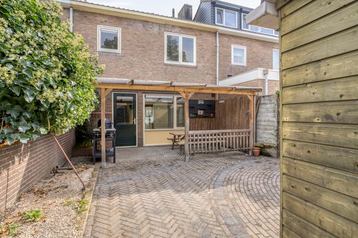 Tussenwoning te koop: Klaproosweg 6, Zwolle